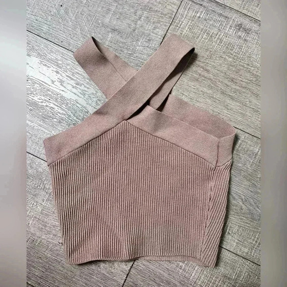 Aritzia Babaton
Sculpt Knit Criss Cross
Cropped Tank Taupe Size M - Picture 4 of 4